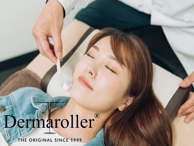Dermaroller Japanが扱う美容鍼とは異なる肌再生鍼「ダーマローラー」を受けている女性の写真
